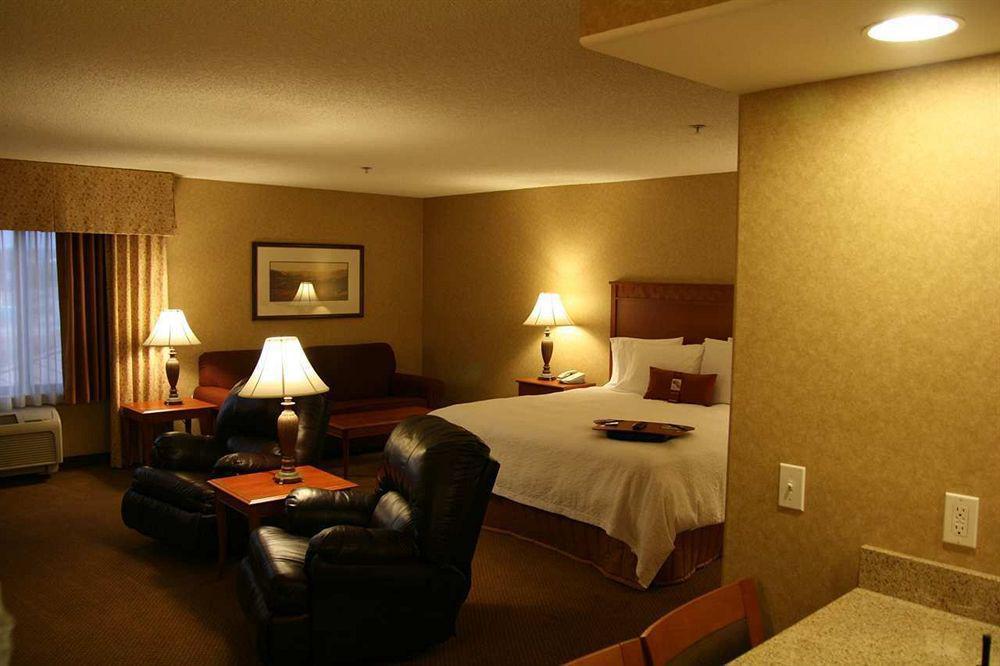 Hampton Inn & Suites Temecula Room photo